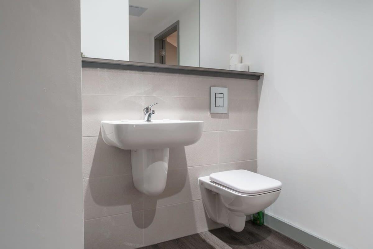 Modern 1 Bed Apartment In Liverpool Centre Exteriér fotografie
